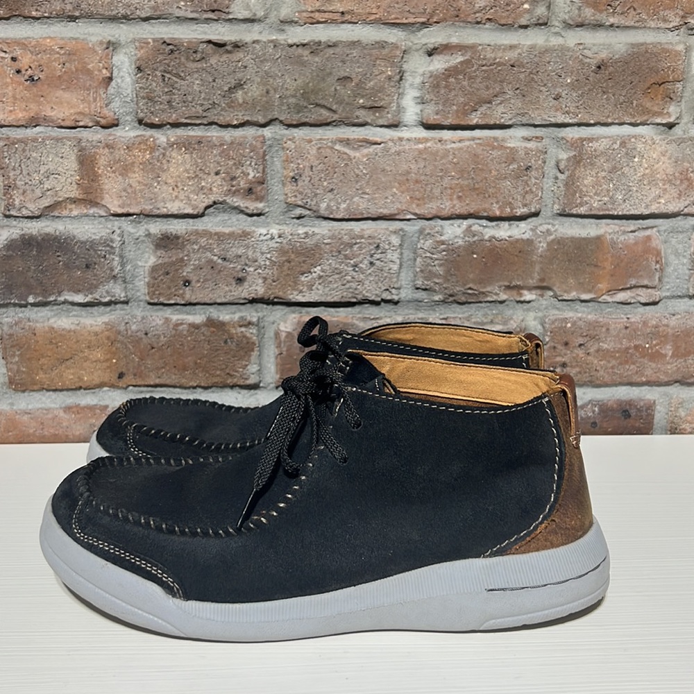 Size 9.5 | Clarks | Men's | Driftway Top Chukka | suede Boot